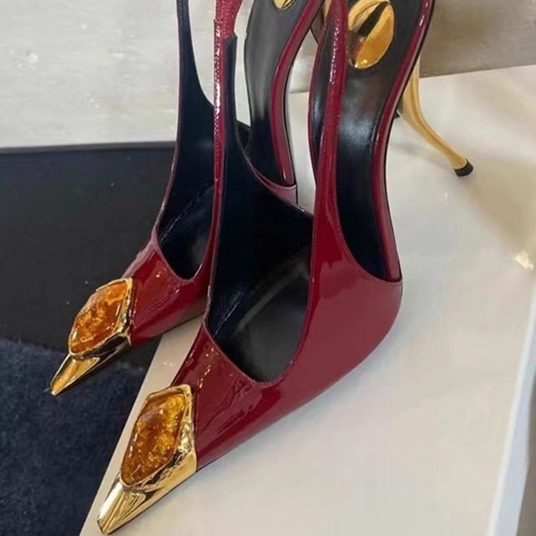 Escarpins en cuir verni à bout - Patent Leather Pump avis et prix